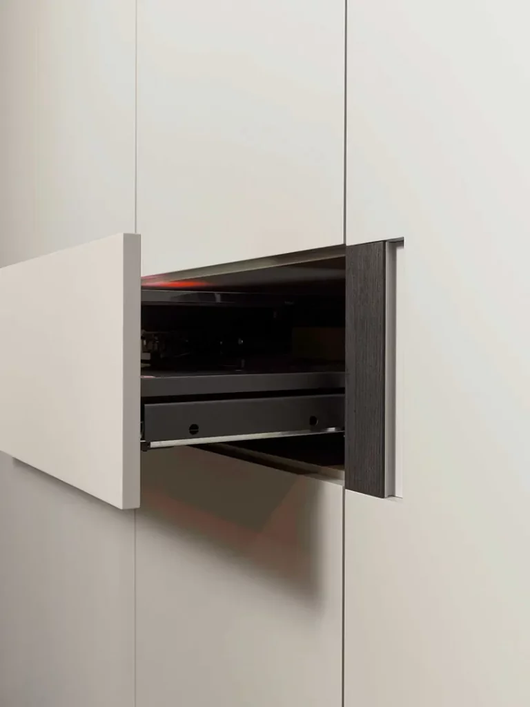 porta-tv-girevole-armadio-02